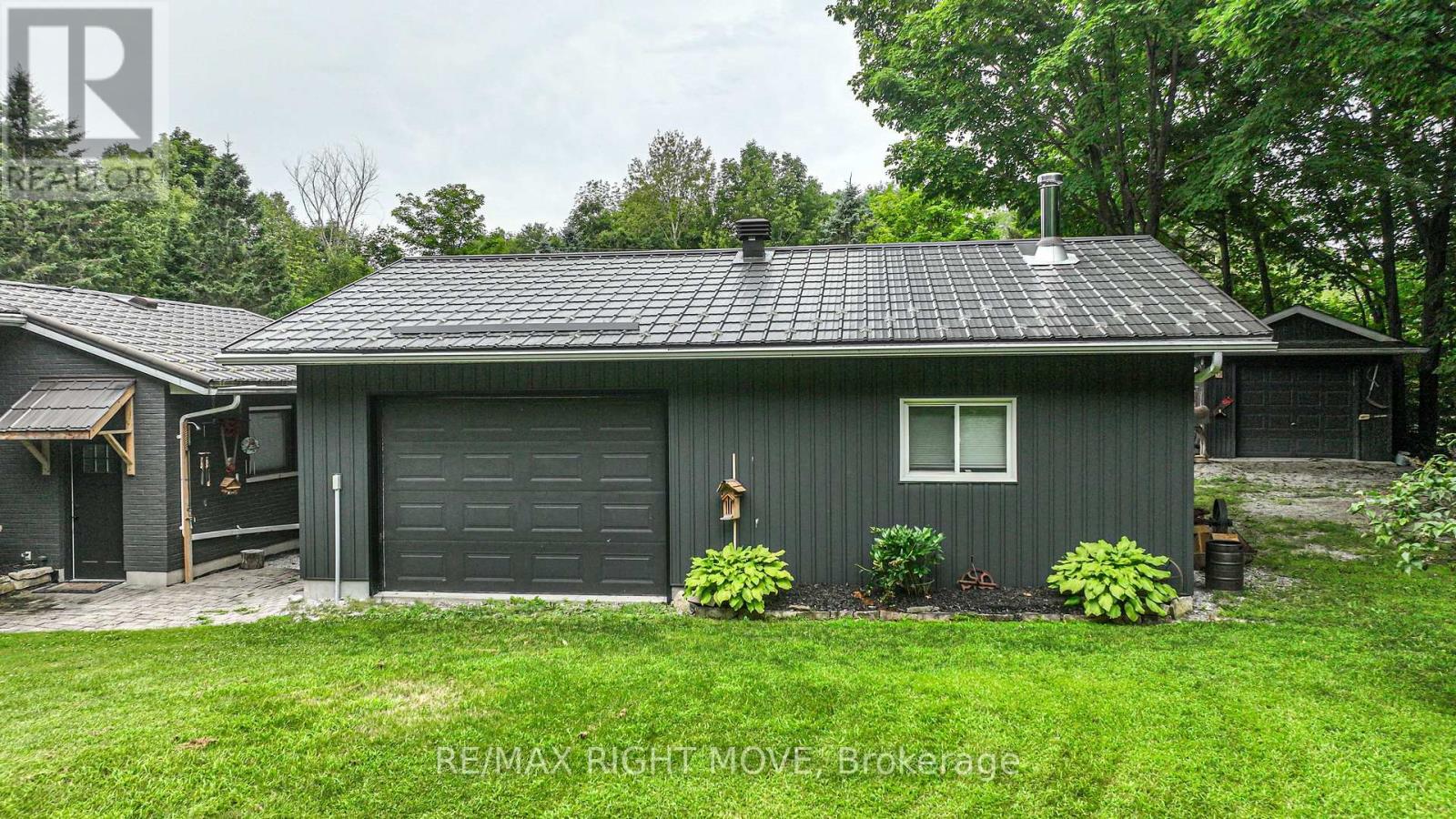 1220 BIRCHCLIFFE CRESCENT - 28