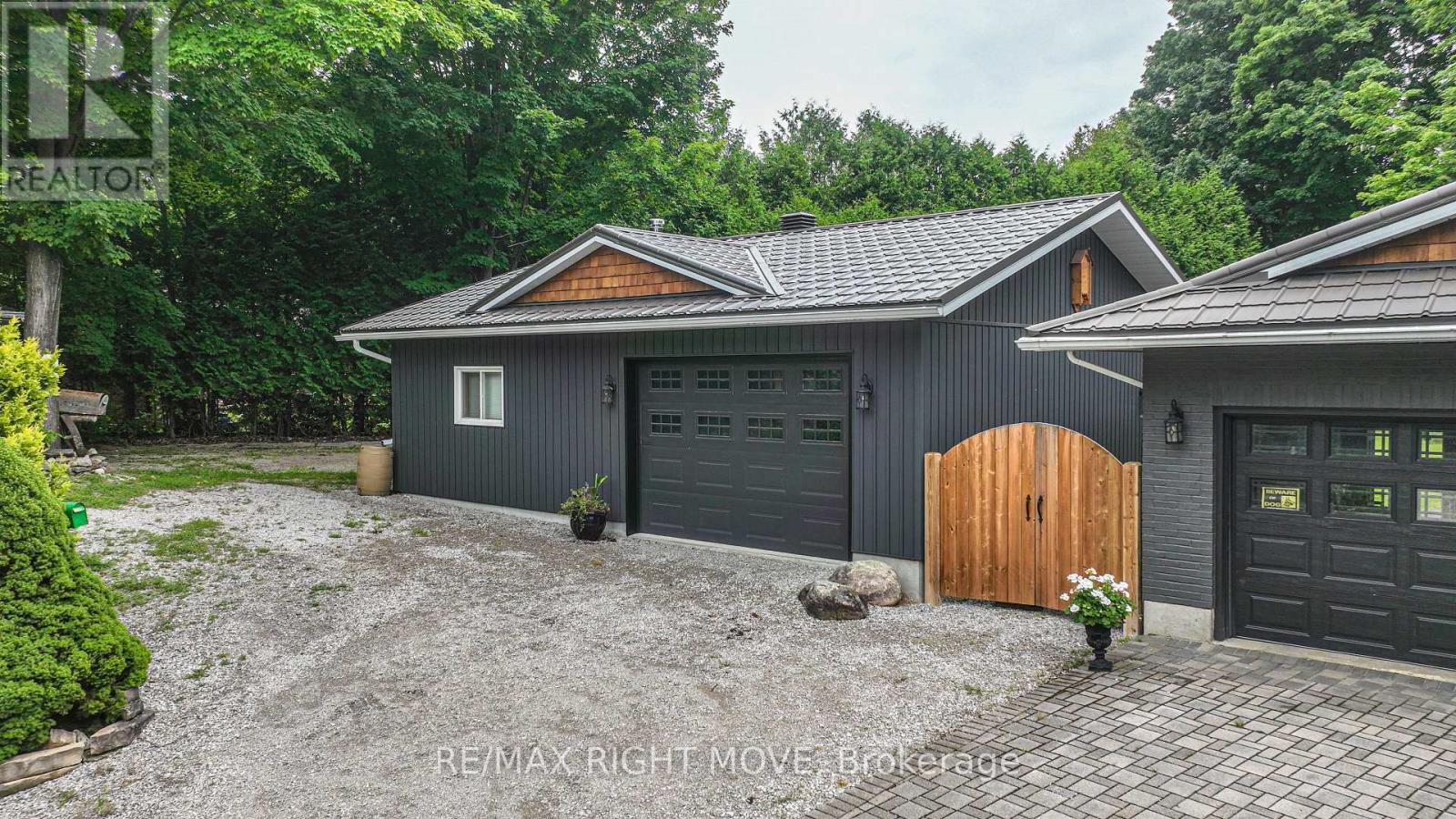 1220 BIRCHCLIFFE CRESCENT - 40