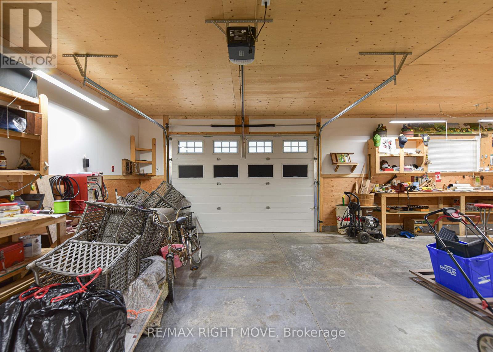 1220 BIRCHCLIFFE CRESCENT - 42