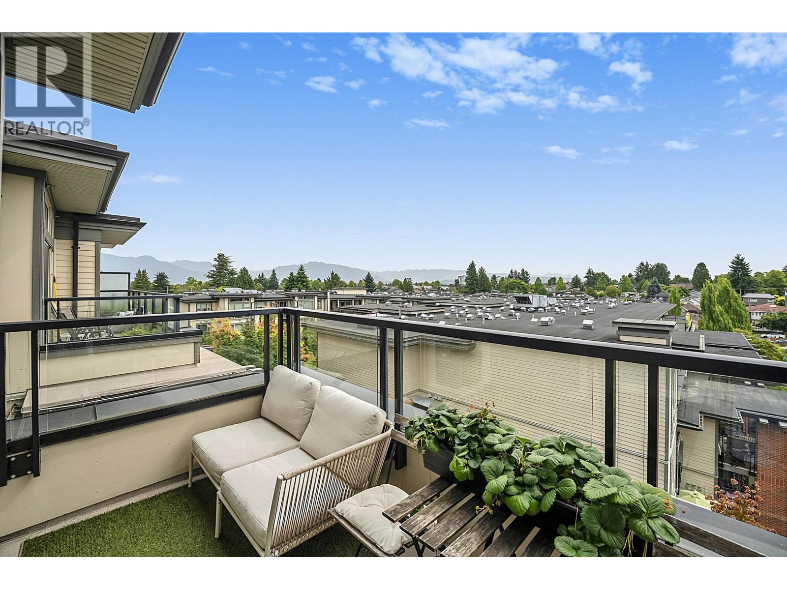 417 4550 FRASER STREET, Vancouver