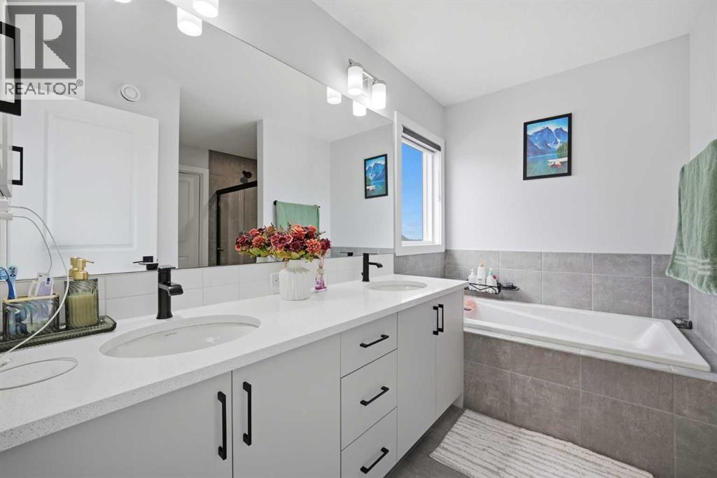 241 Homestead Crescent NE - 27
