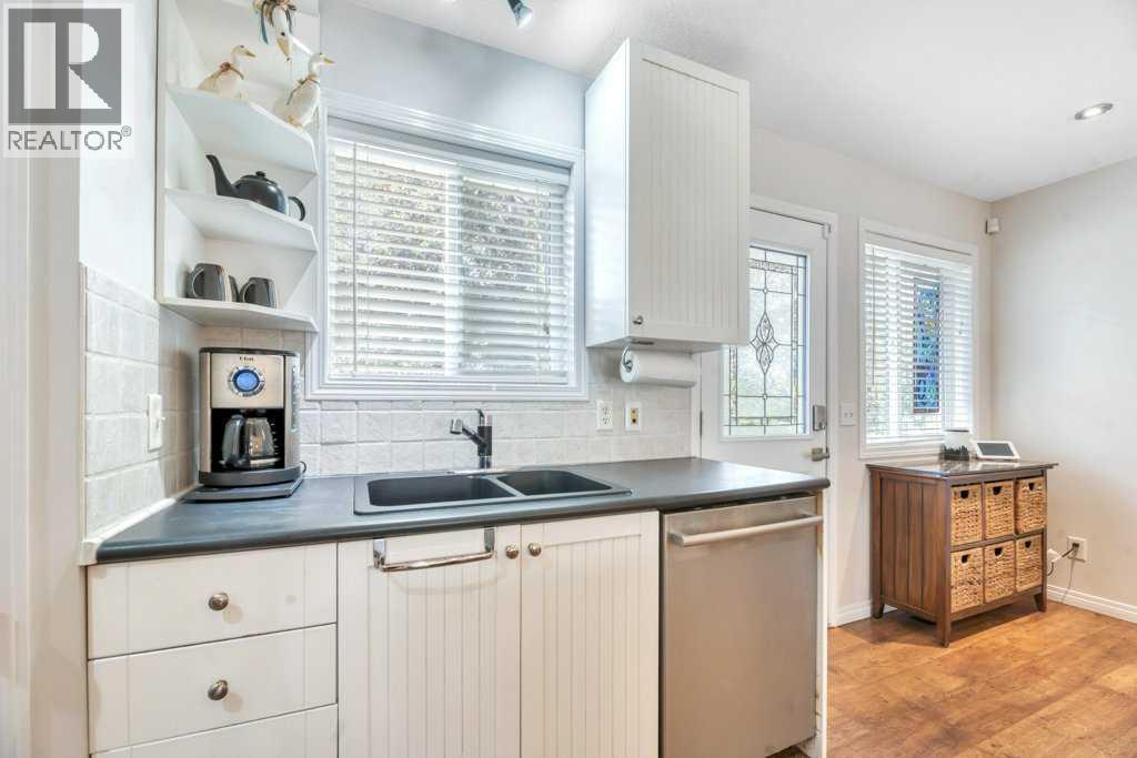1924 Strathcona Terrace - 27