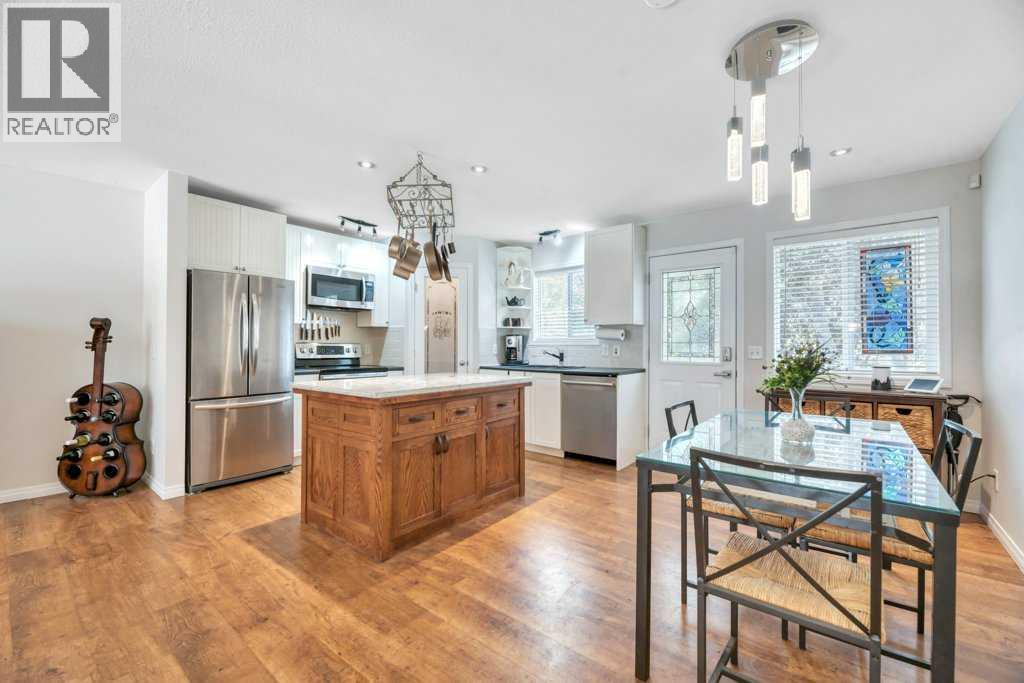 1924 Strathcona Terrace - 23