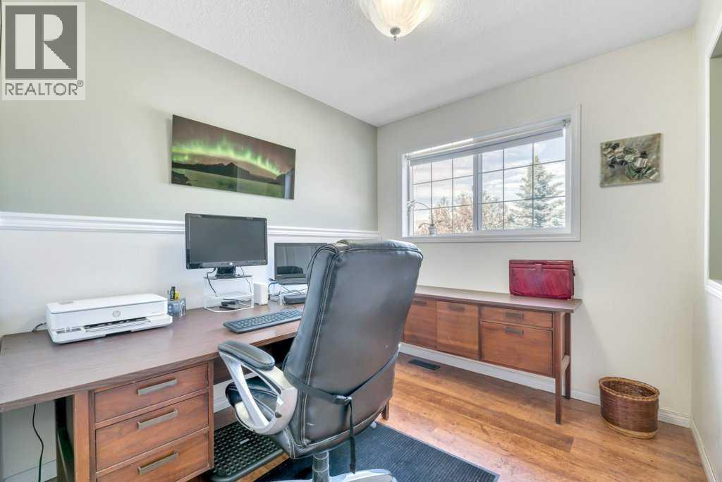 1924 Strathcona Terrace - 30