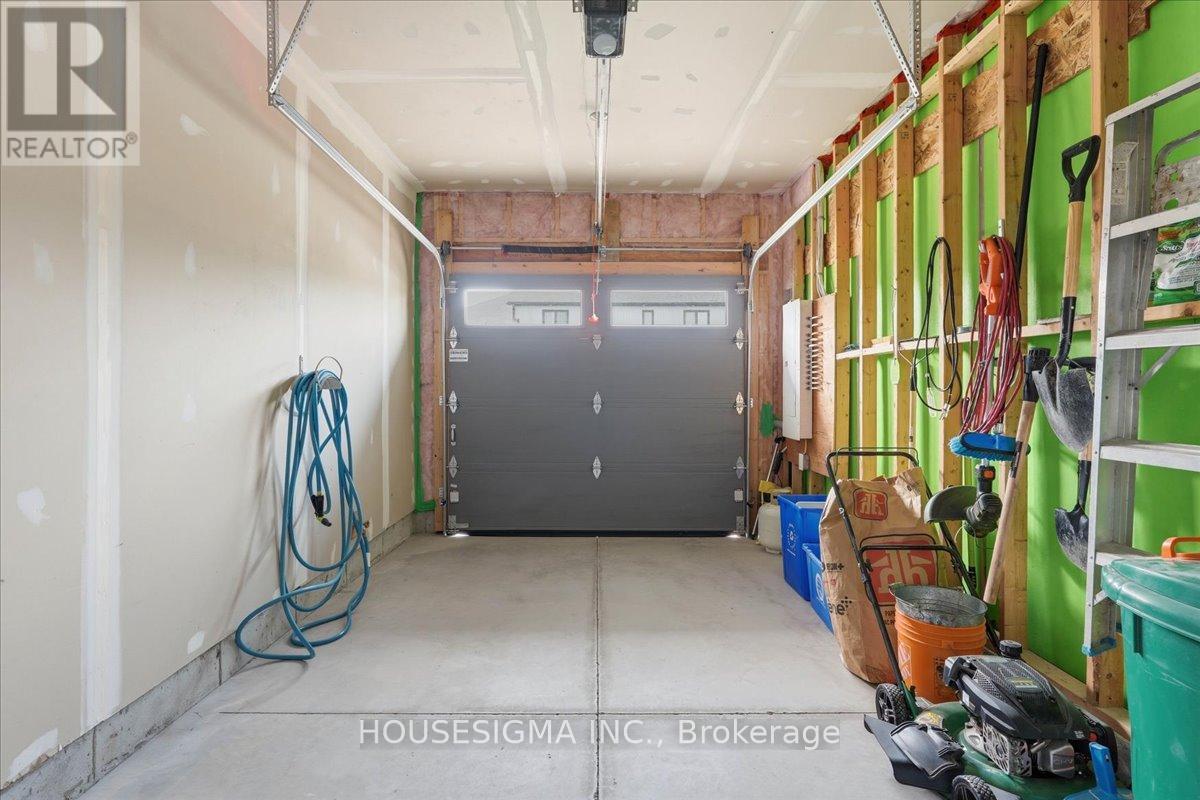 54 CAMPBELL CRESCENT - 29