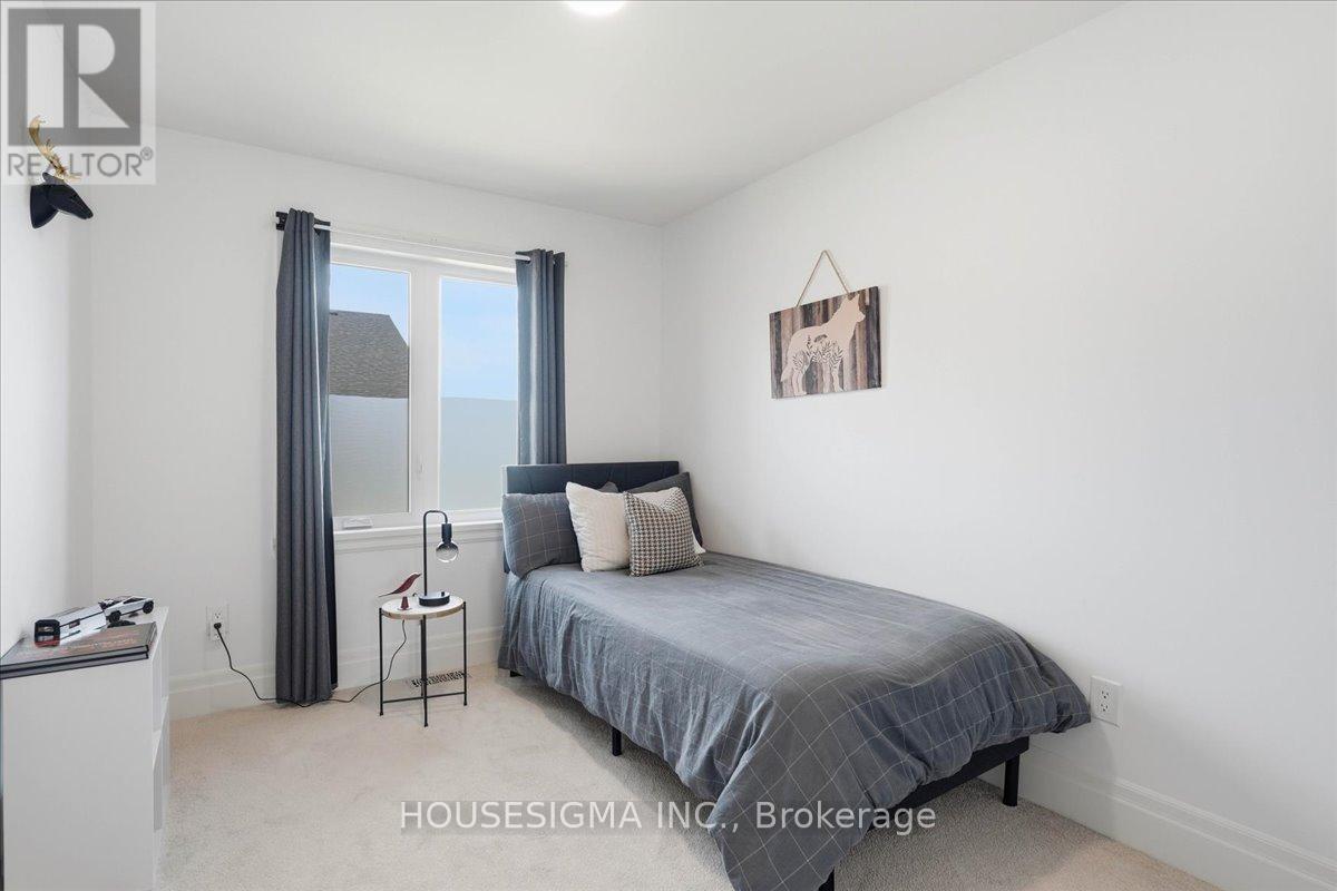 54 CAMPBELL CRESCENT - 22