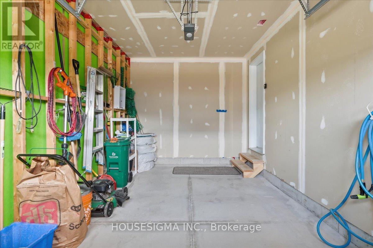 54 CAMPBELL CRESCENT - 30