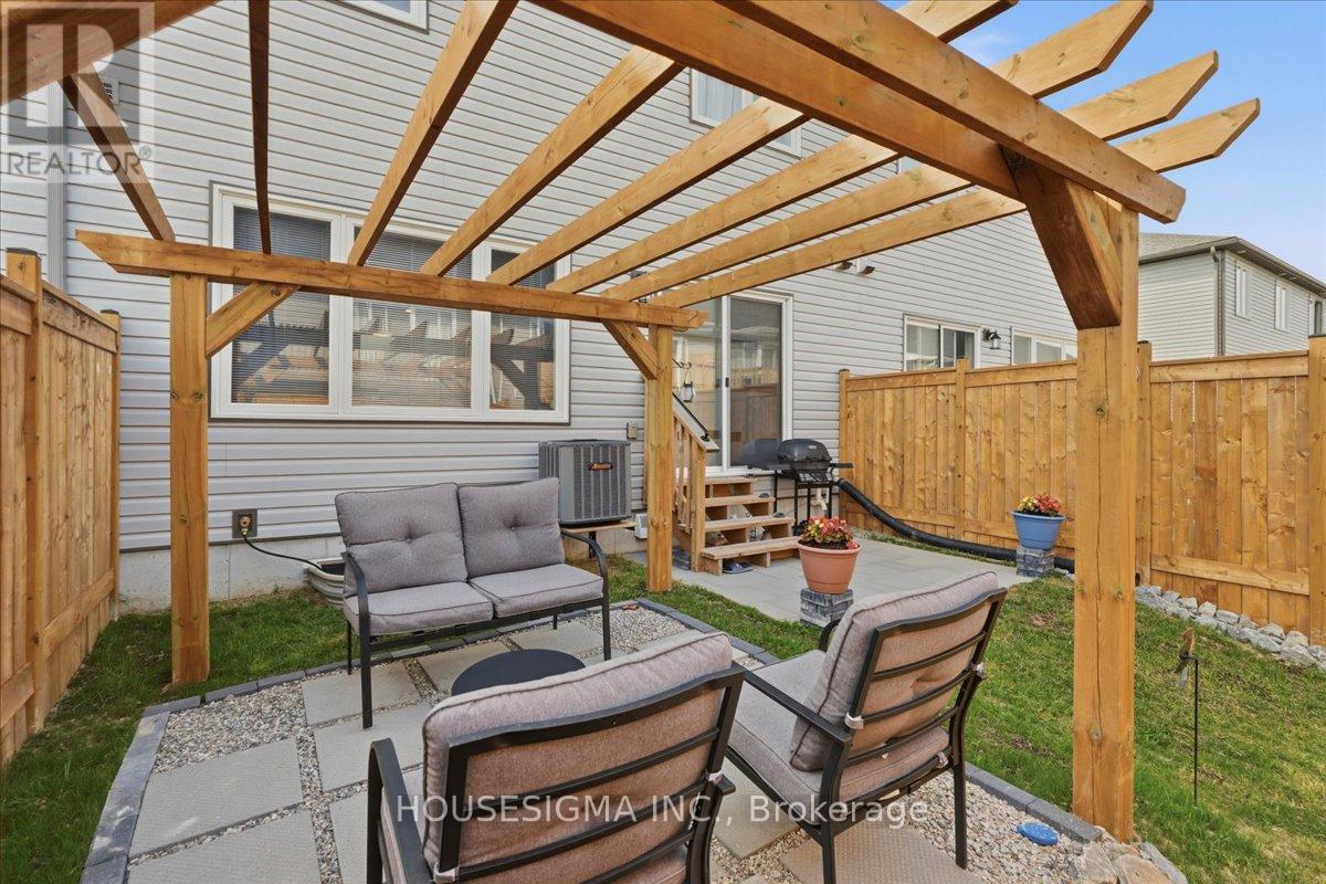 54 CAMPBELL CRESCENT - 34