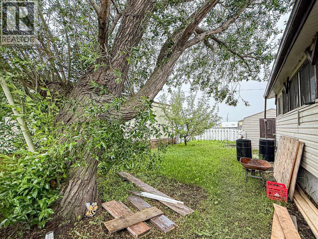 71, 5800 46 Street - 21