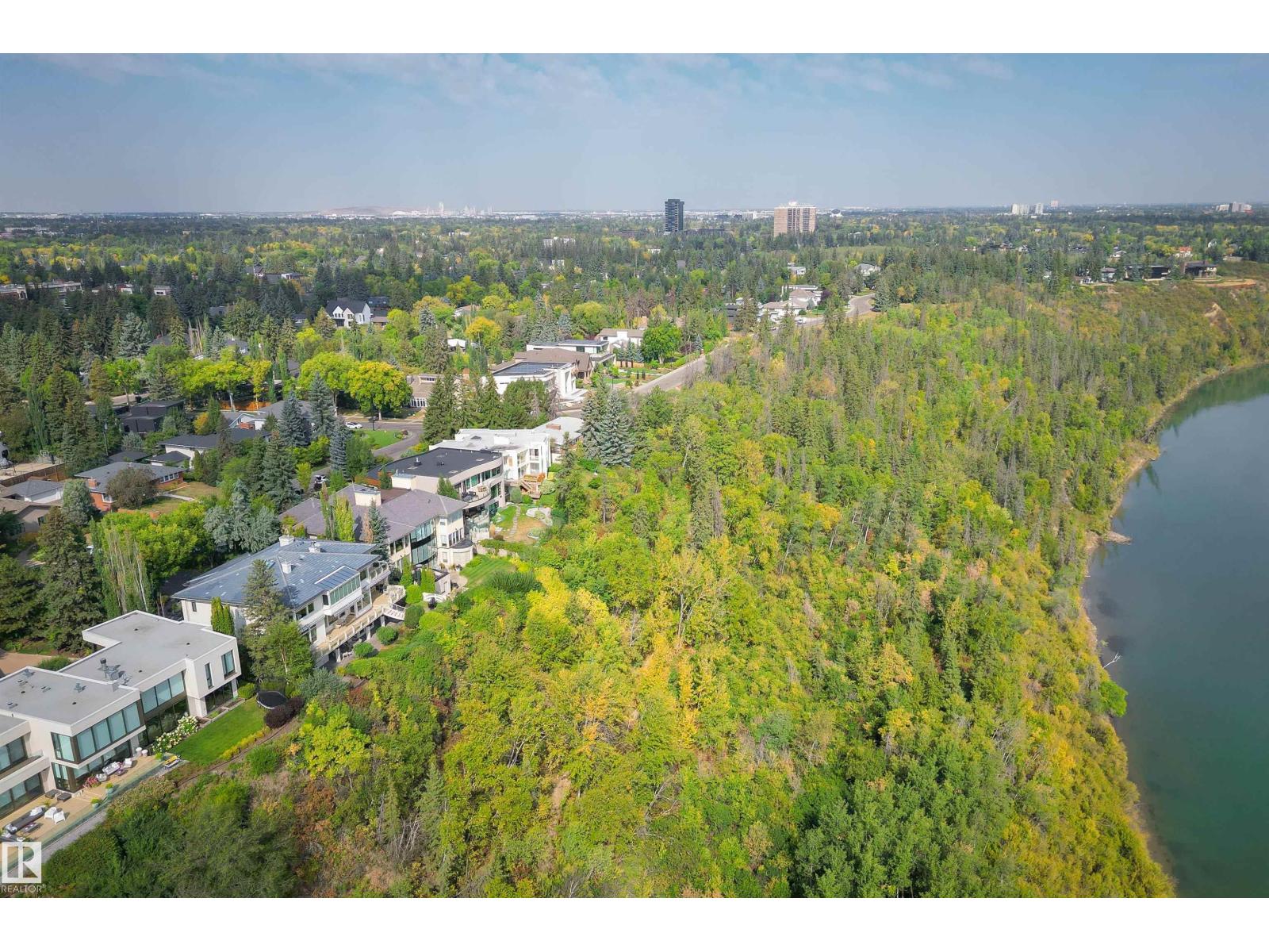 28 RIVERSIDE CR NW - 70