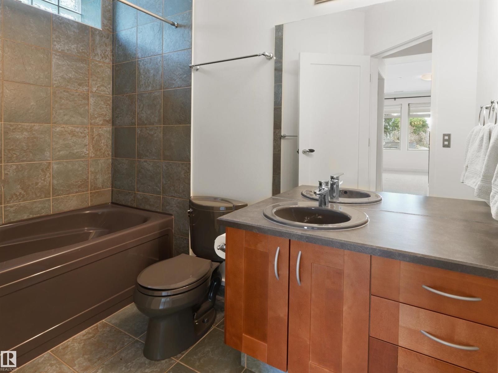 28 RIVERSIDE CR NW - 50