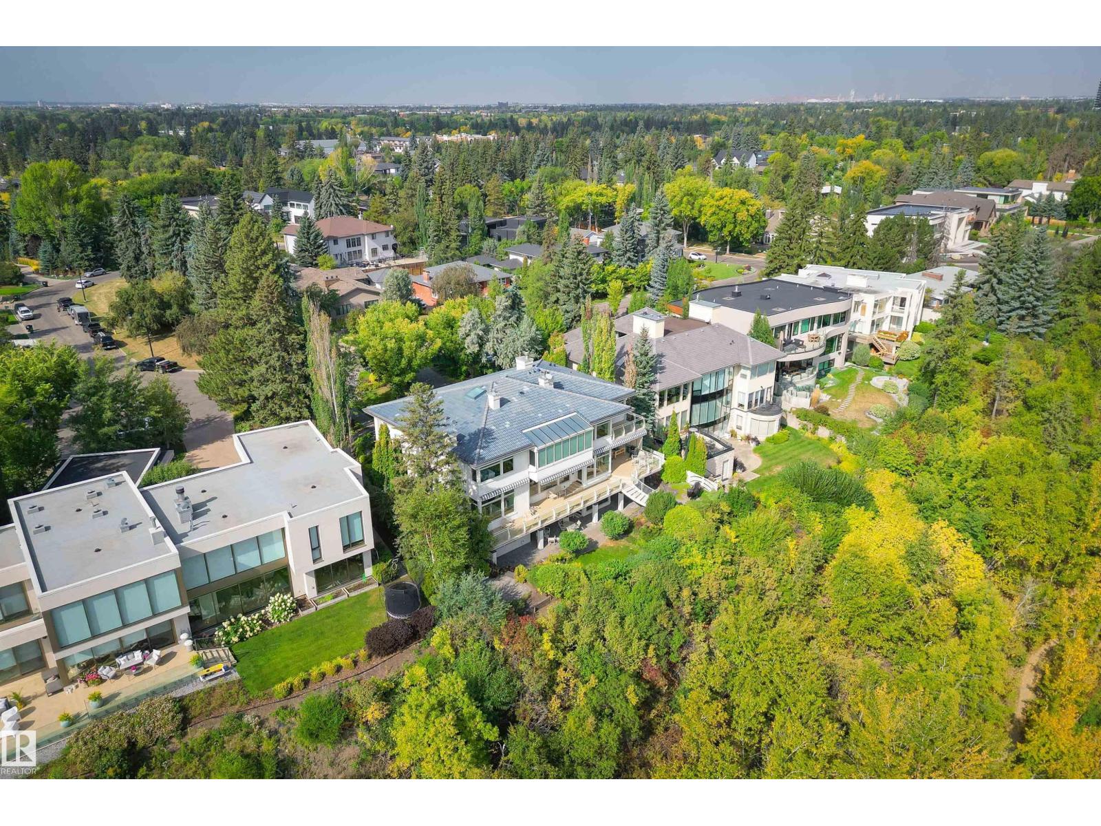 28 RIVERSIDE CR NW - 66