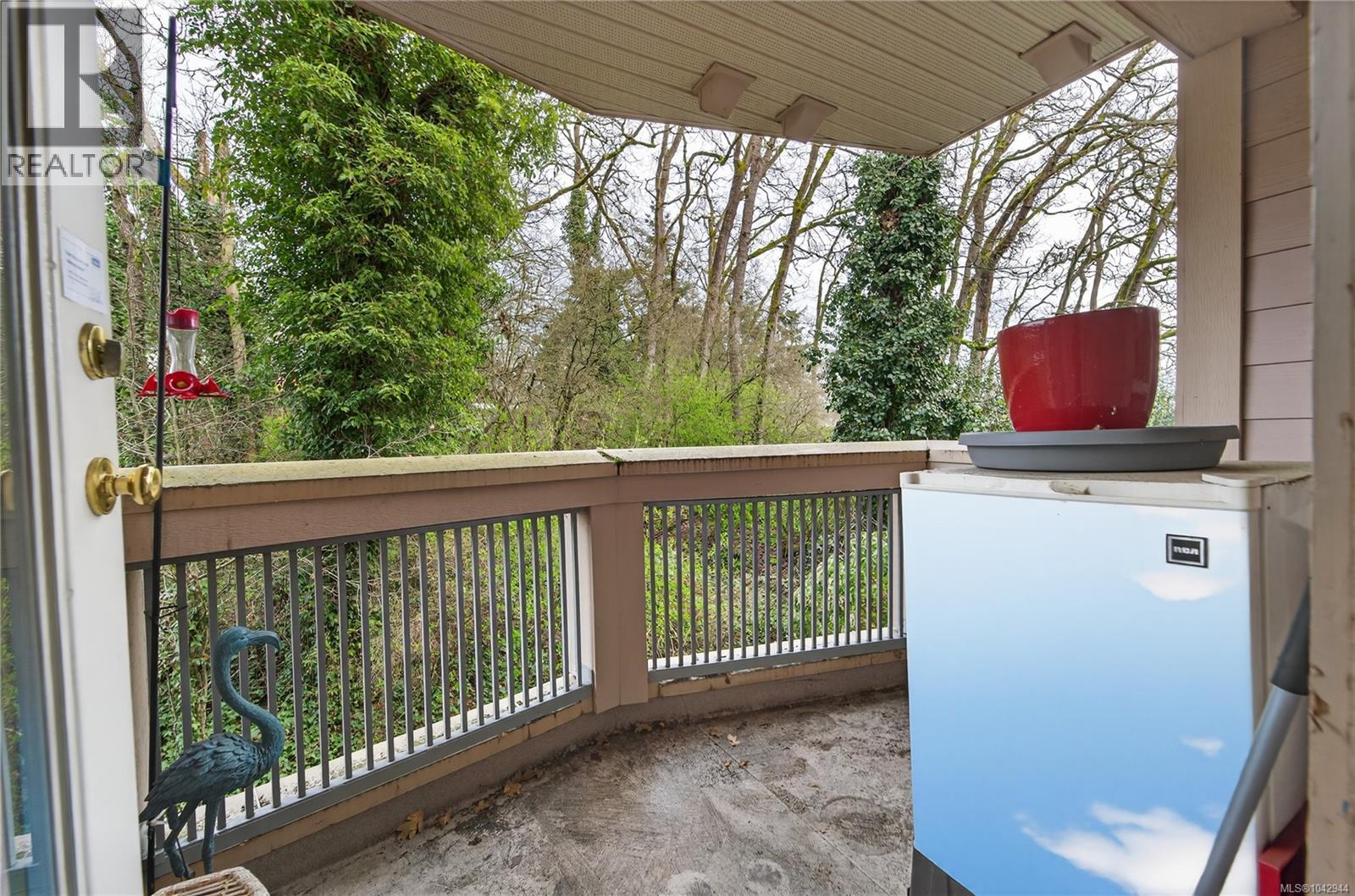 204 799 Blackberry Road, Saanich