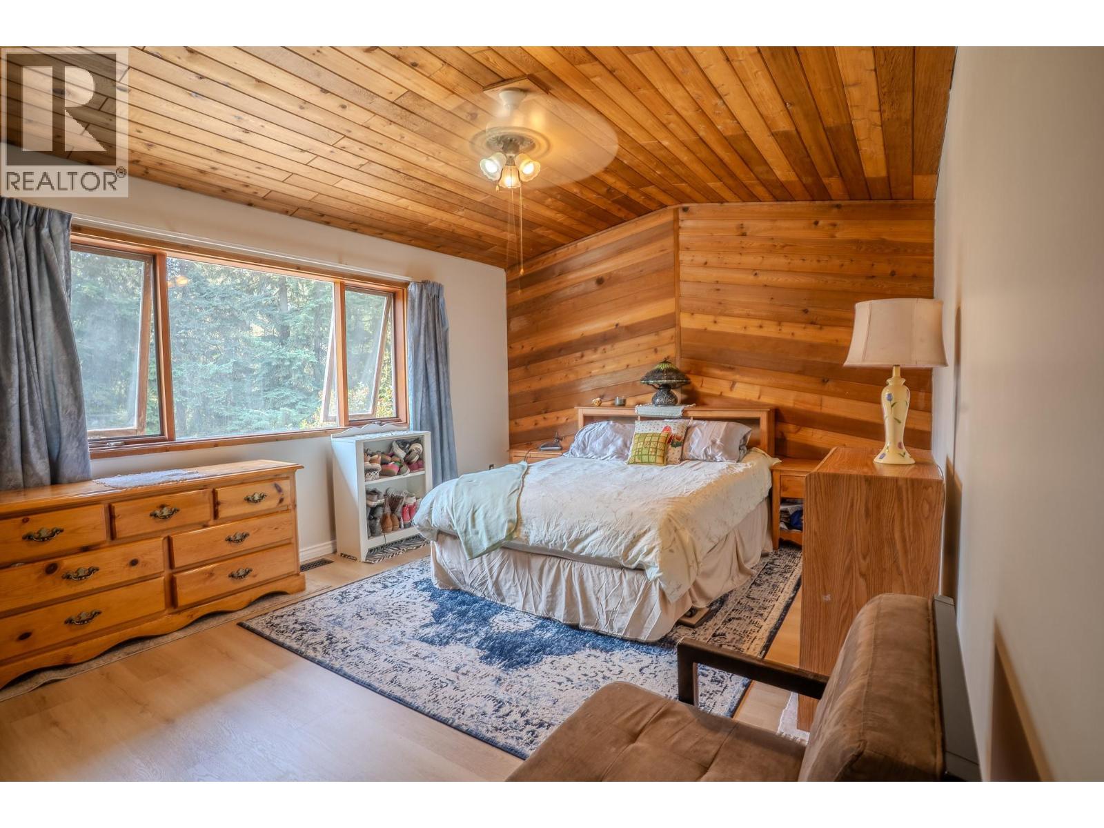 4289 DUNSMUIR Road - Image 24