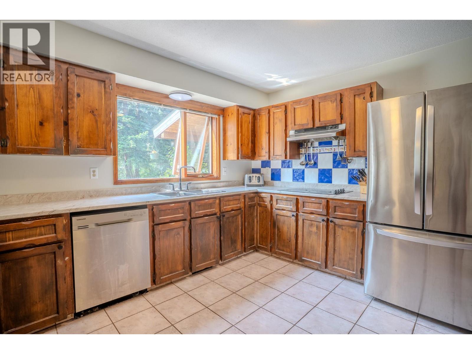 4289 DUNSMUIR Road - 12