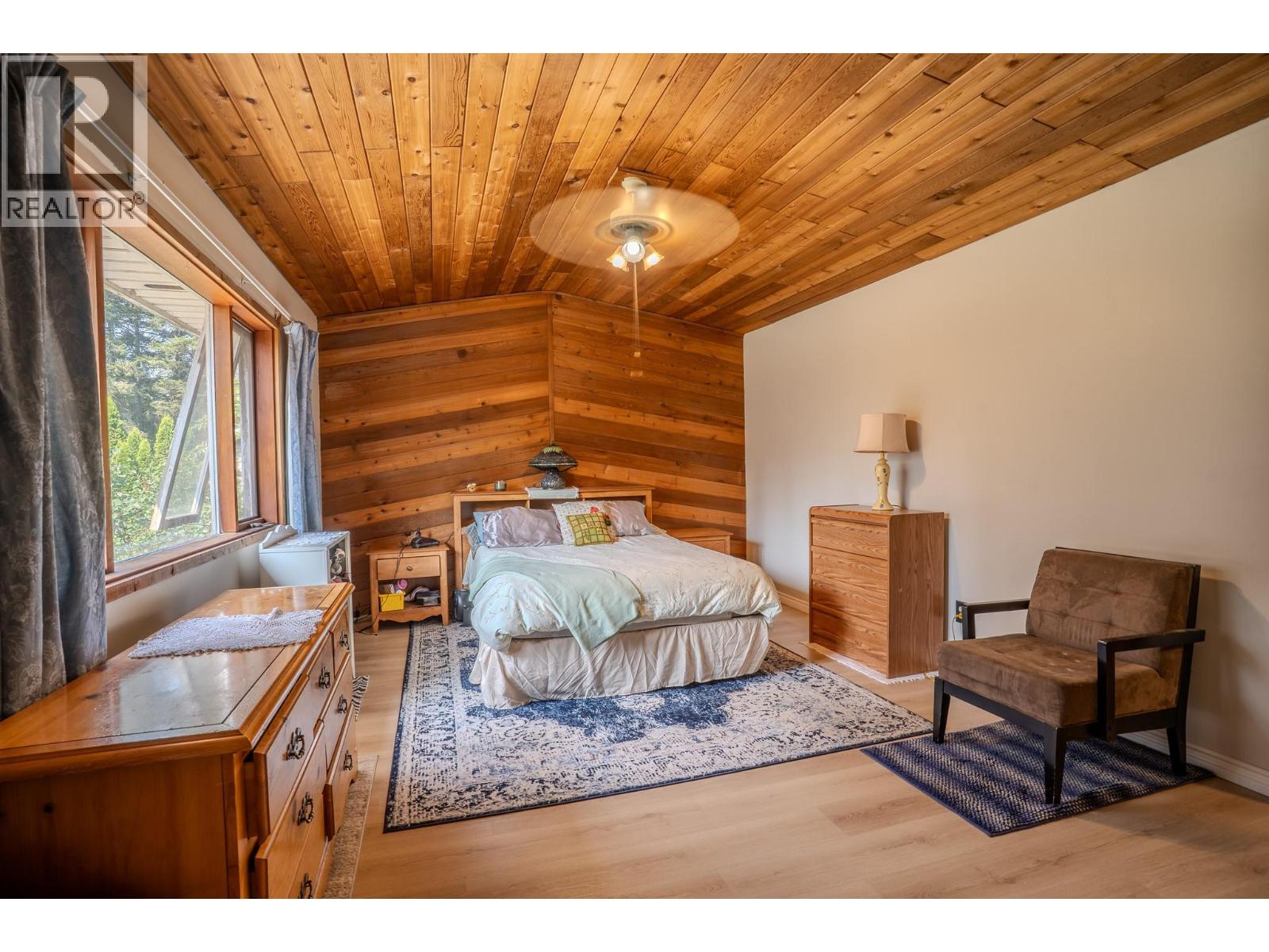 4289 DUNSMUIR Road - Image 25