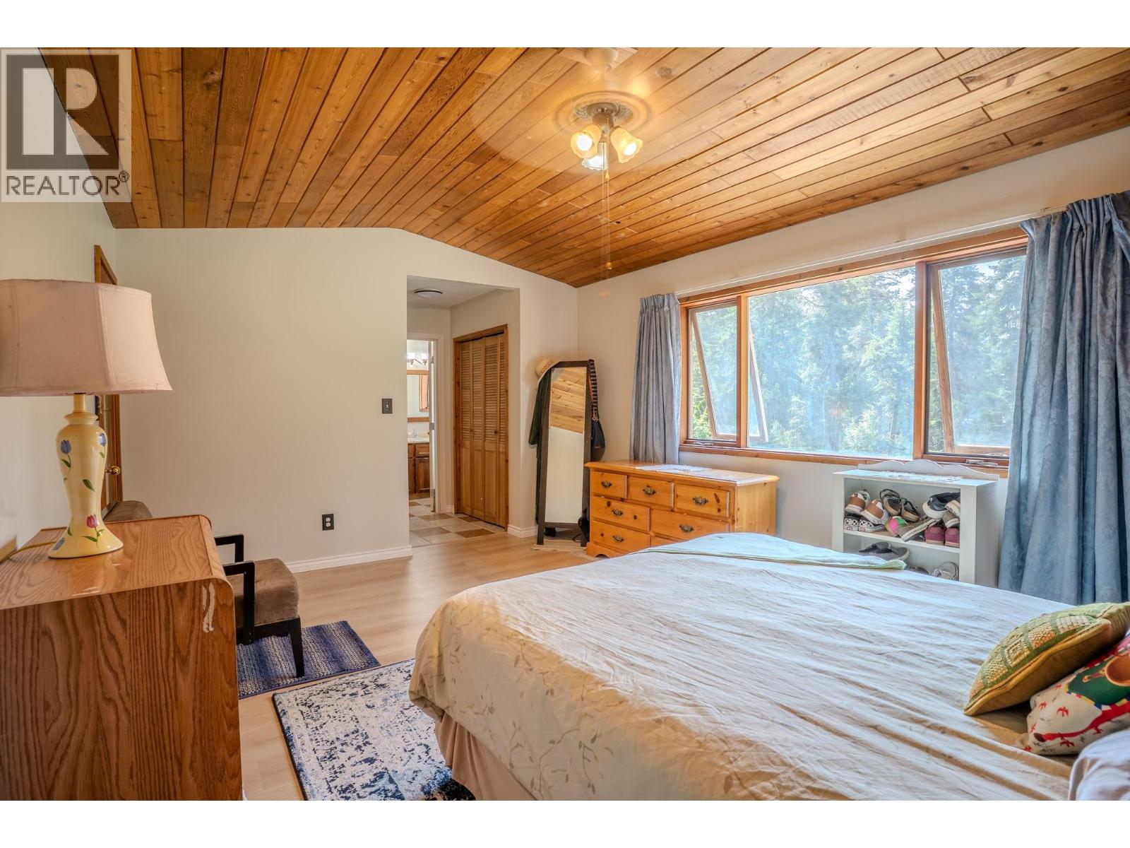 4289 DUNSMUIR Road - Image 29