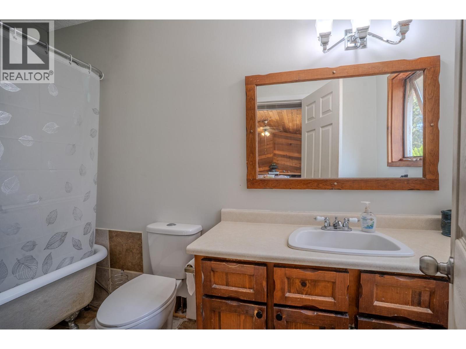 4289 DUNSMUIR Road - Image 31