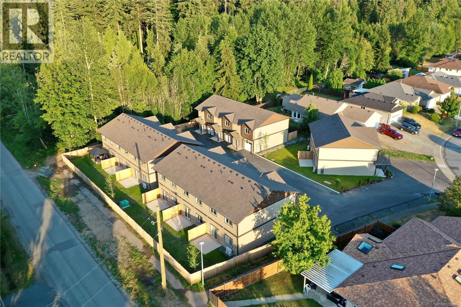 #110 5535 Woodland Cres E - 2