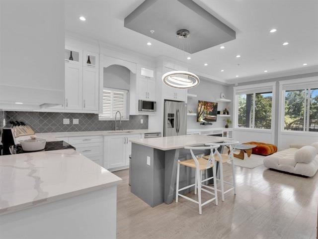 15456 RUSSELL AVENUE, White Rock