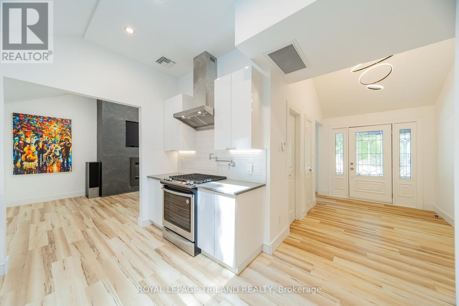 9653 JOANNE AVENUE - Image 22