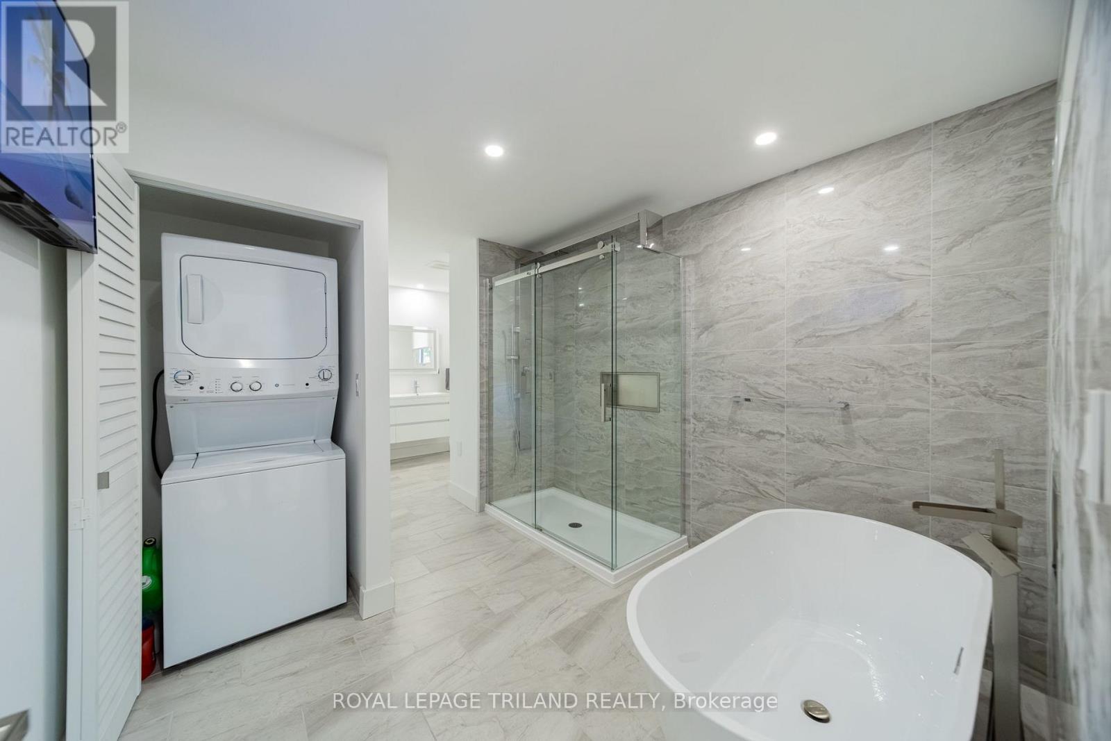 9653 JOANNE AVENUE - Image 27