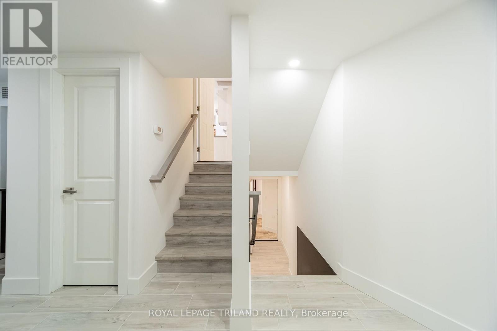 9653 JOANNE AVENUE - Image 32