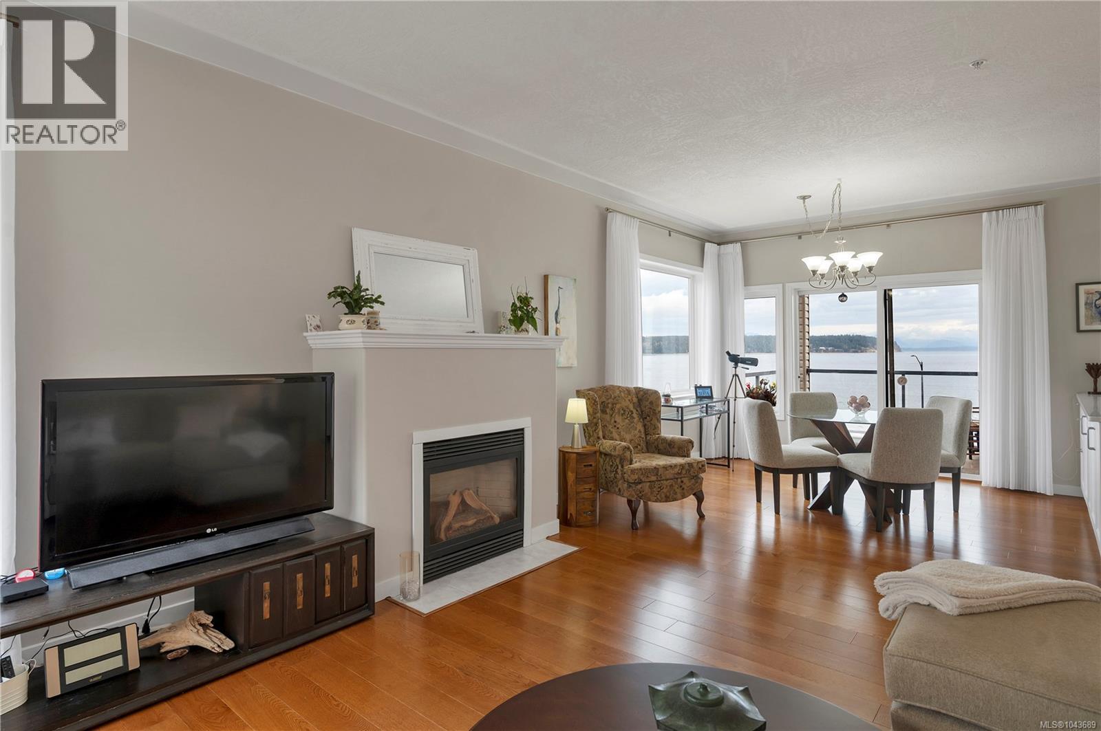 #308 1350 Island Hwy S - 18