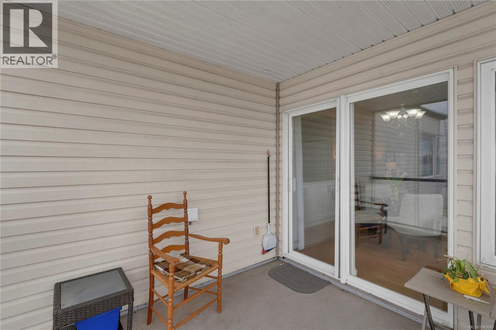 #308 1350 Island Hwy S - 28