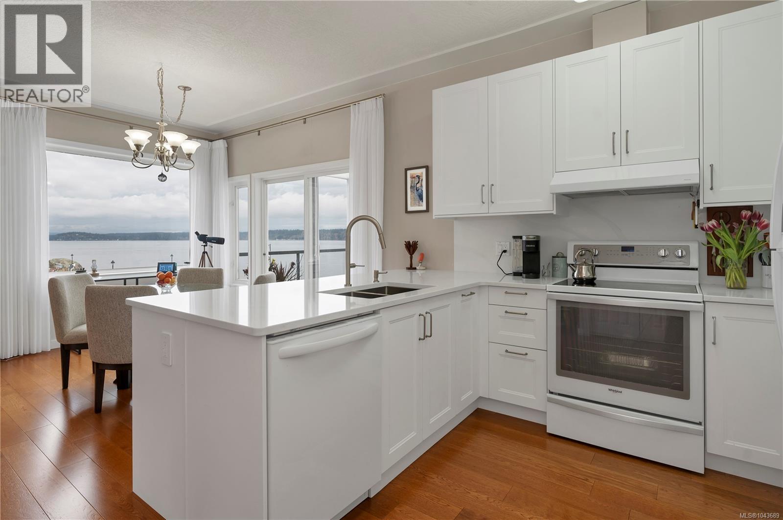 #308 1350 Island Hwy S - 3