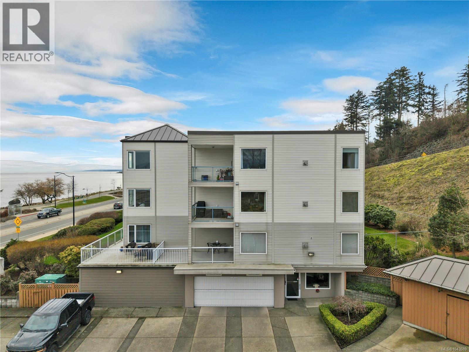 #308 1350 Island Hwy S - 34