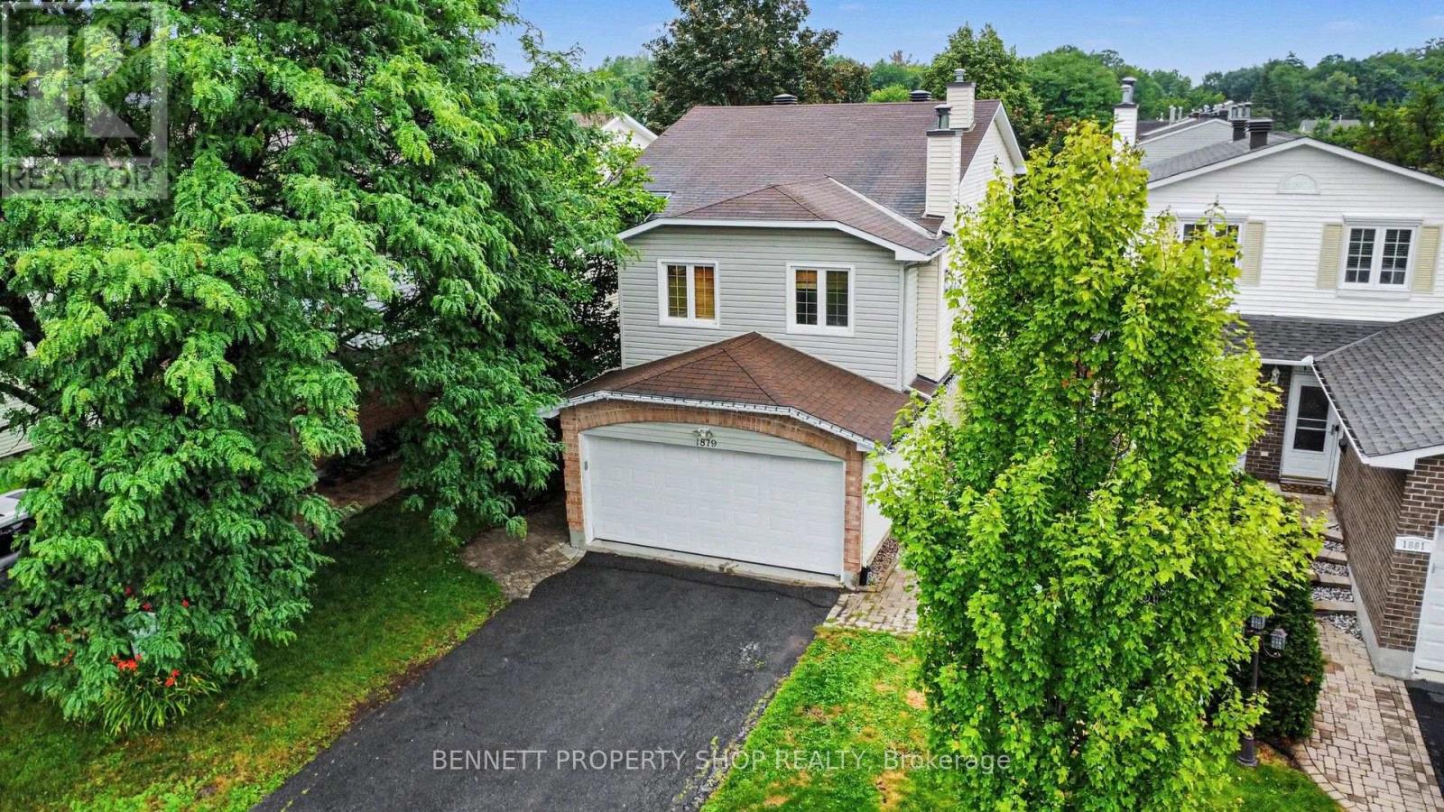 1879 LECLAIR CRESCENT - 1