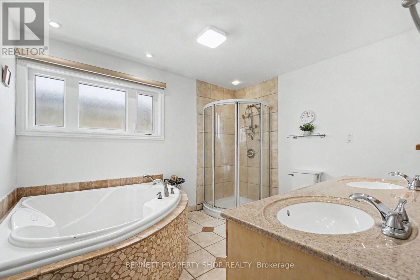 1879 LECLAIR CRESCENT - 11