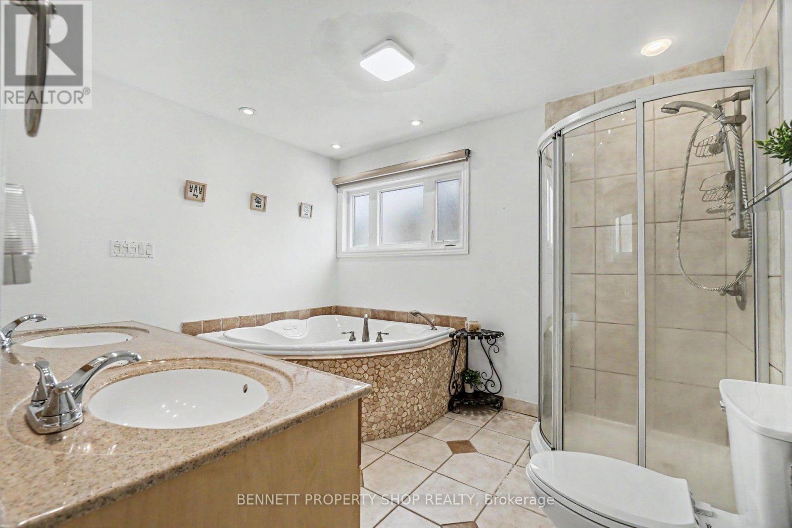 1879 LECLAIR CRESCENT - 12
