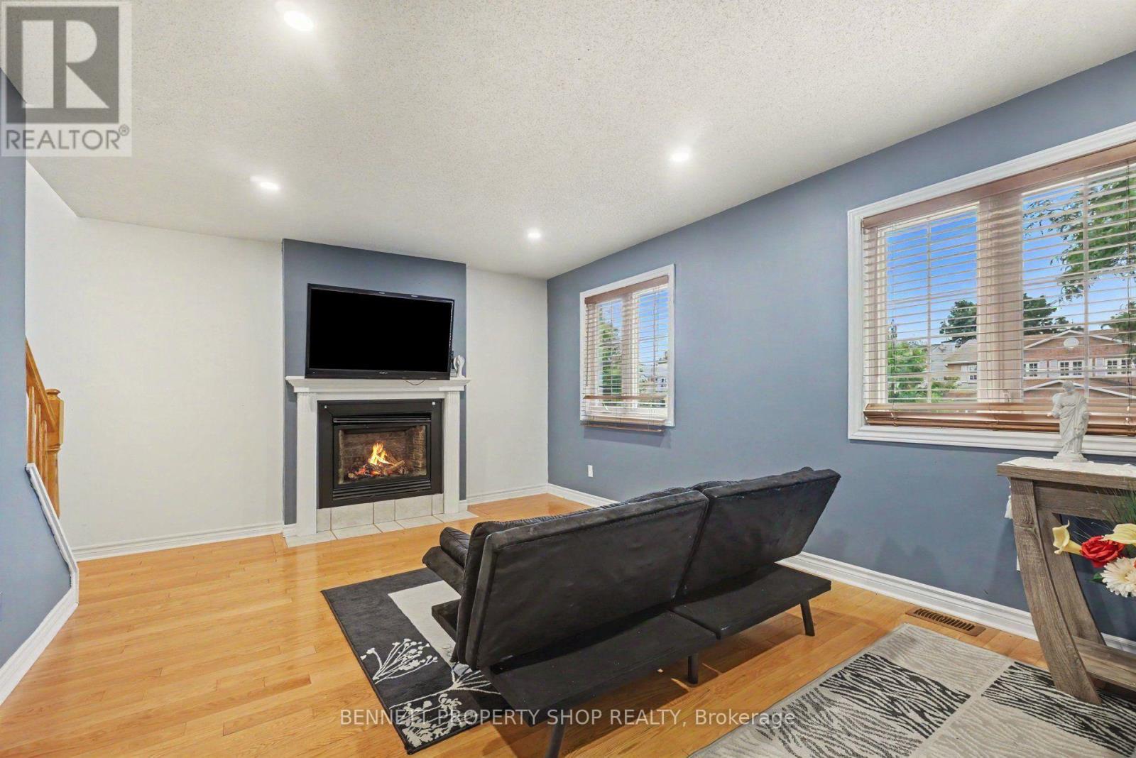 1879 LECLAIR CRESCENT - 15