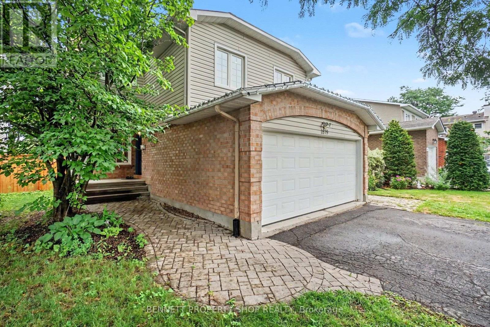 1879 LECLAIR CRESCENT - 2