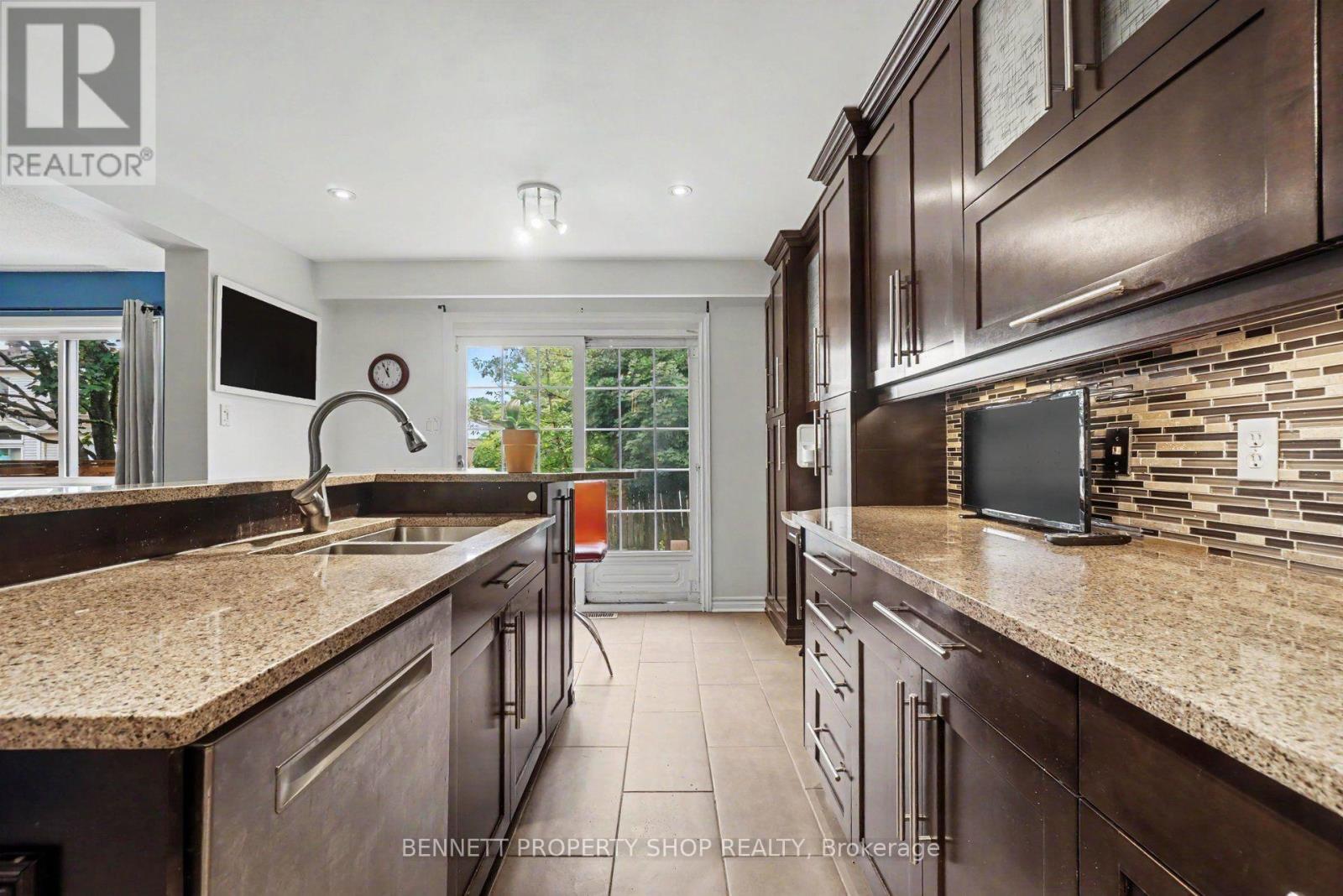 1879 LECLAIR CRESCENT - 4