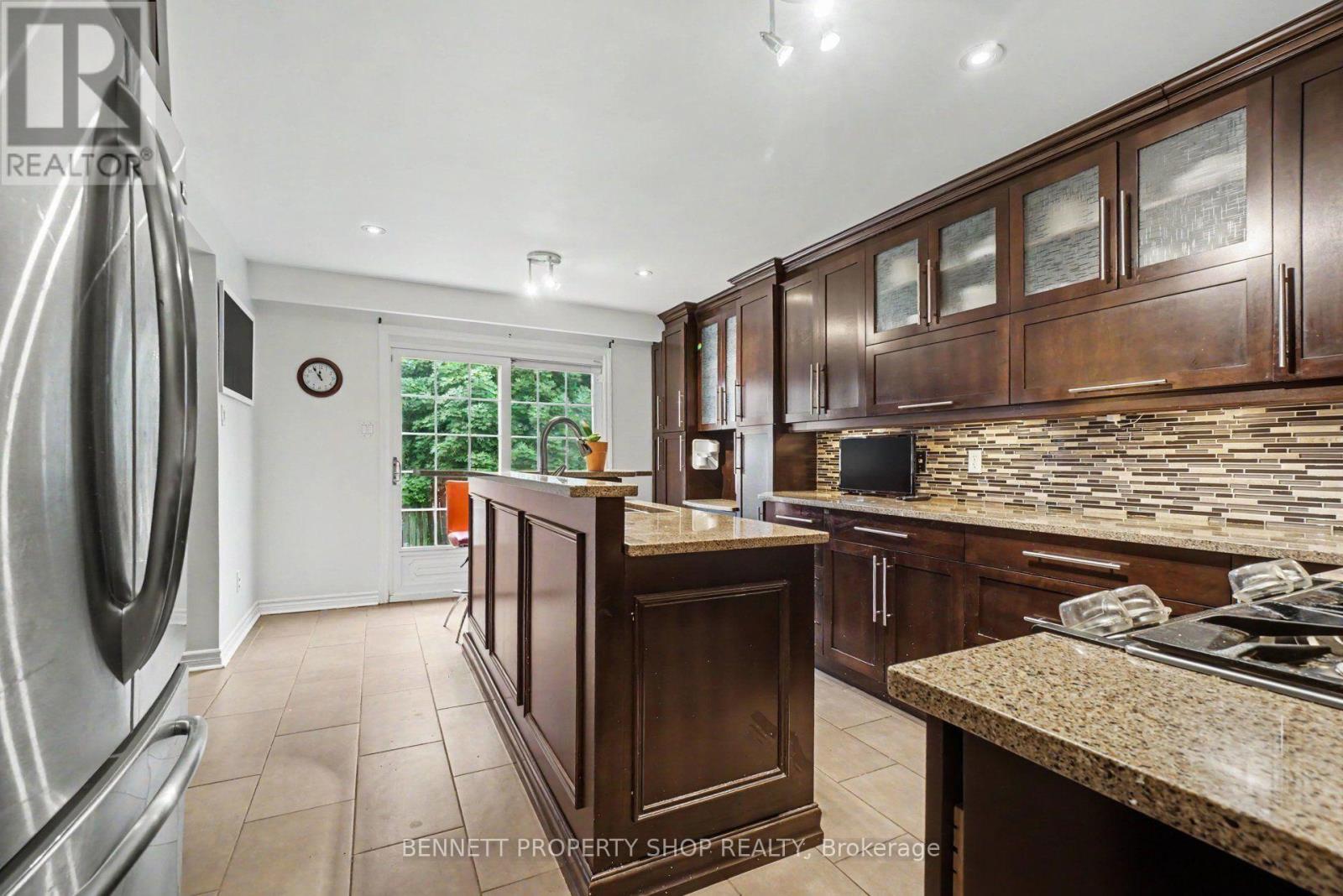 1879 LECLAIR CRESCENT - 5