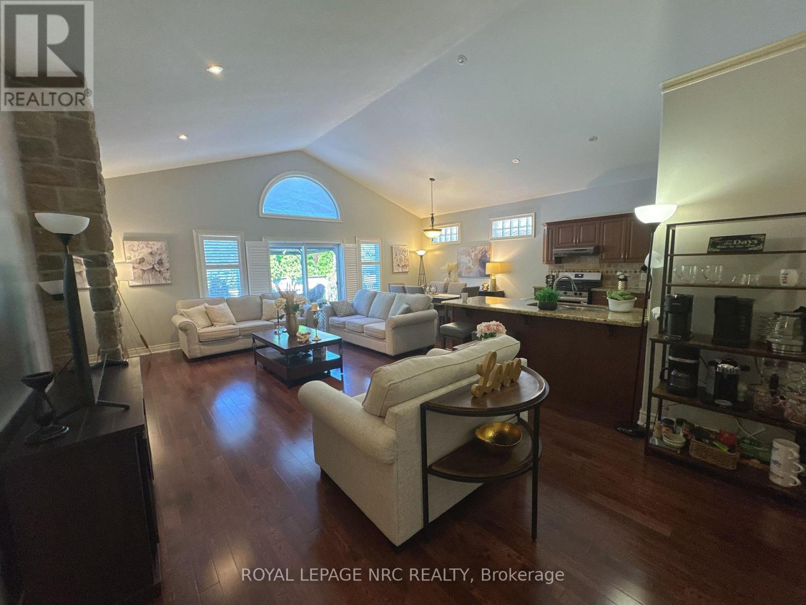 211 FIRST STREET LOUTH - 7