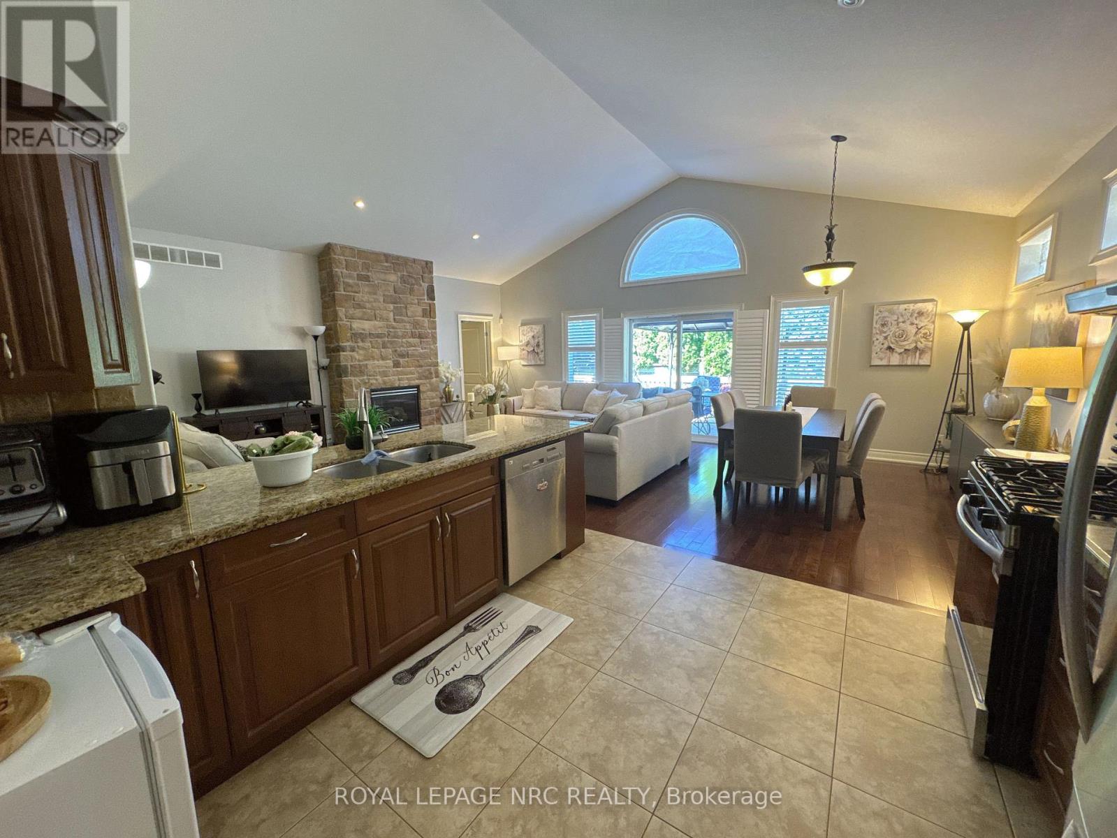 211 FIRST STREET LOUTH - 9