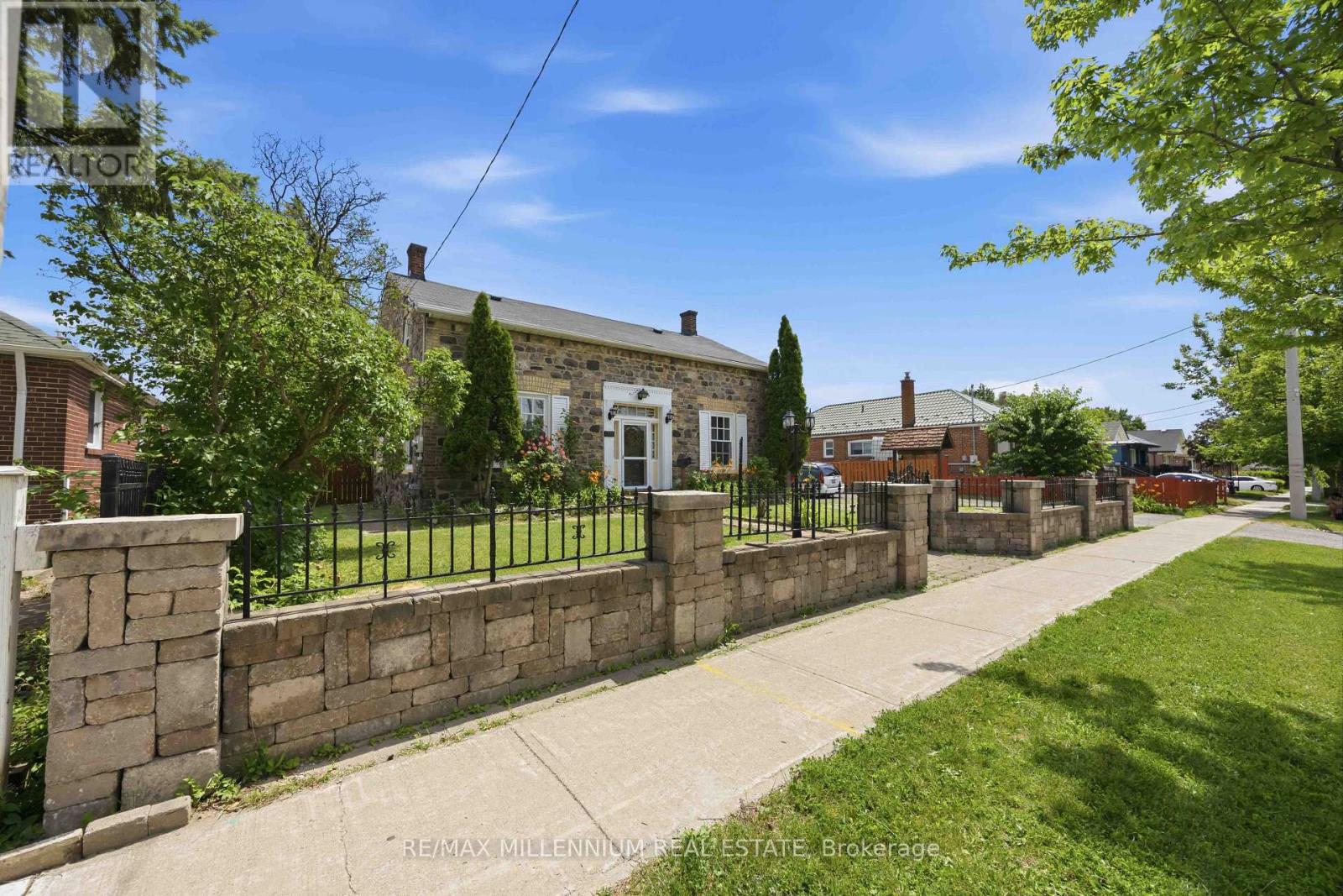 1355 VICTORIA PARK AVENUE - Image 23