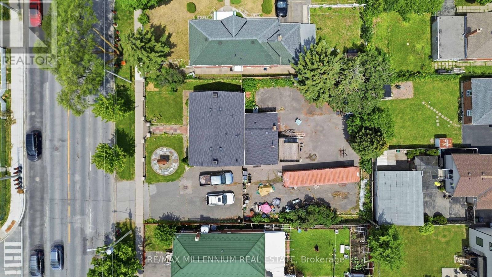 1355 VICTORIA PARK AVENUE - 38