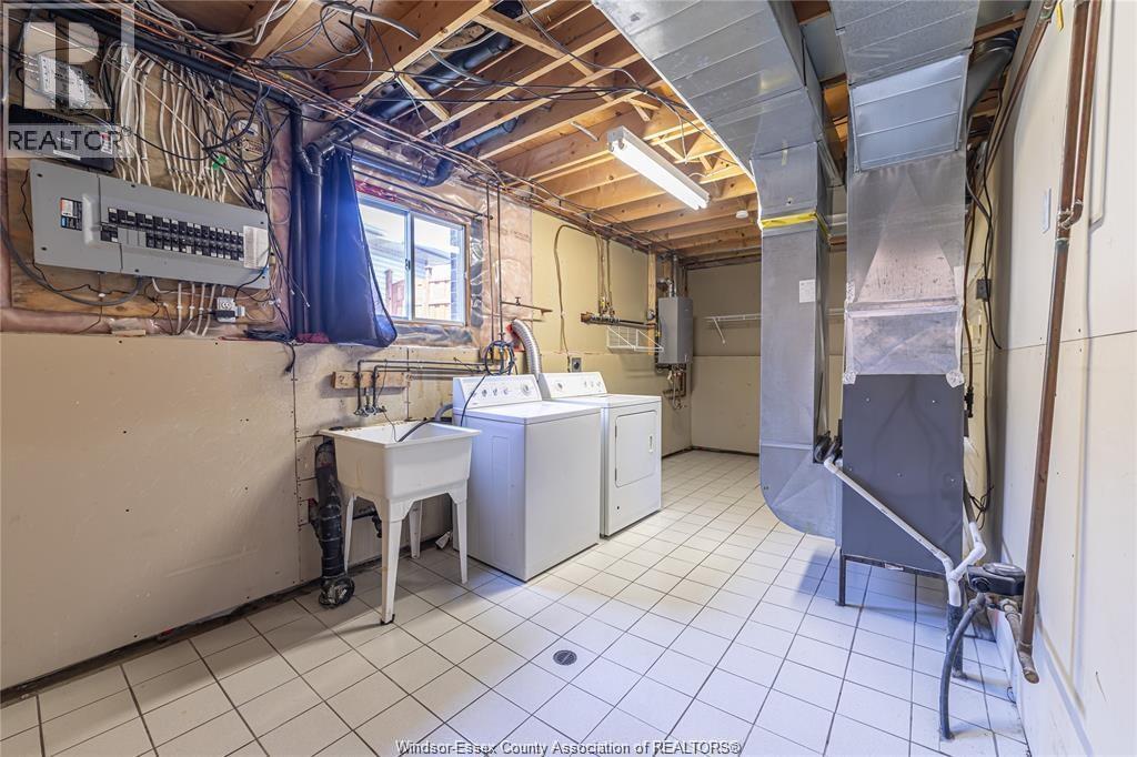 1752 VICKY CIRCLE - 25