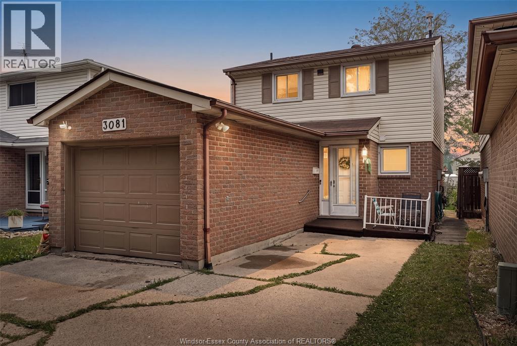 3081 FAIRLANE CRESCENT - 1