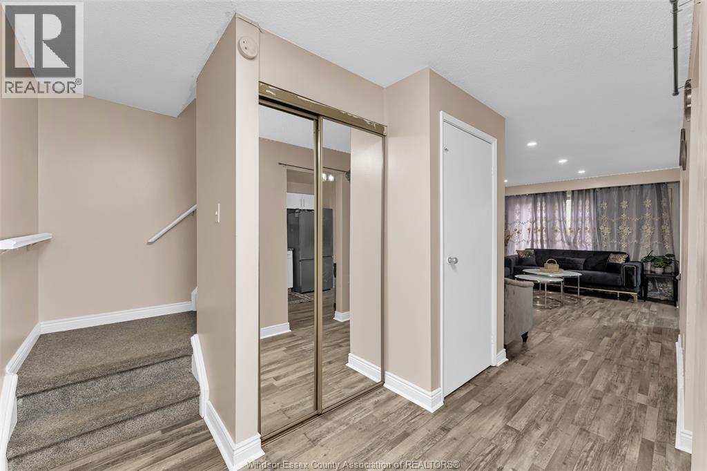 3081 FAIRLANE CRESCENT - Image 2