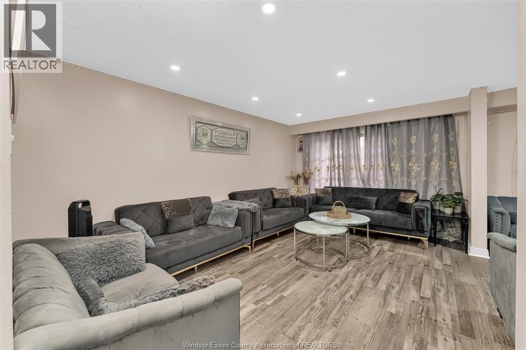 3081 FAIRLANE CRESCENT - Image 3