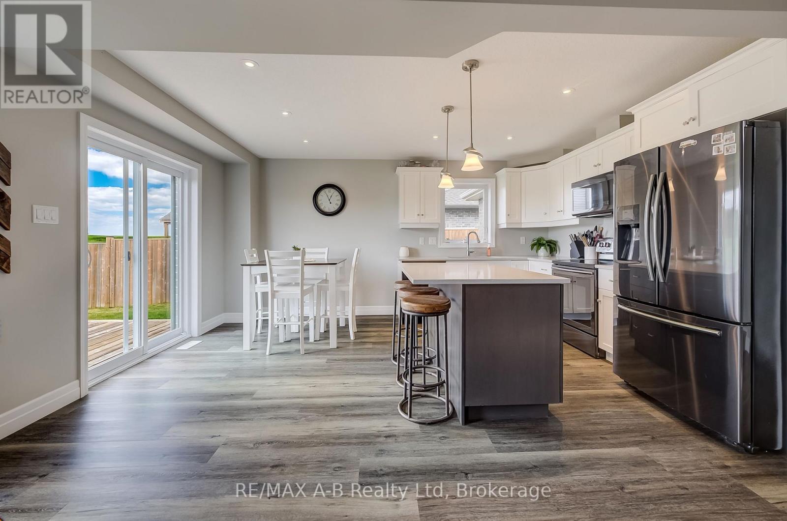 122 HALLIDAY DRIVE - 11