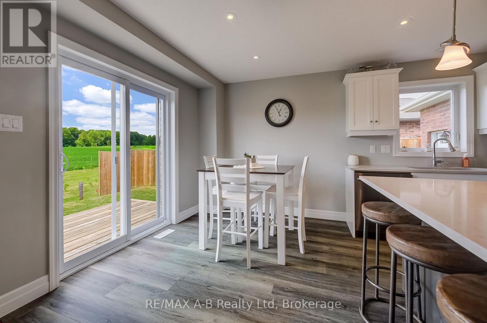122 HALLIDAY DRIVE - 12