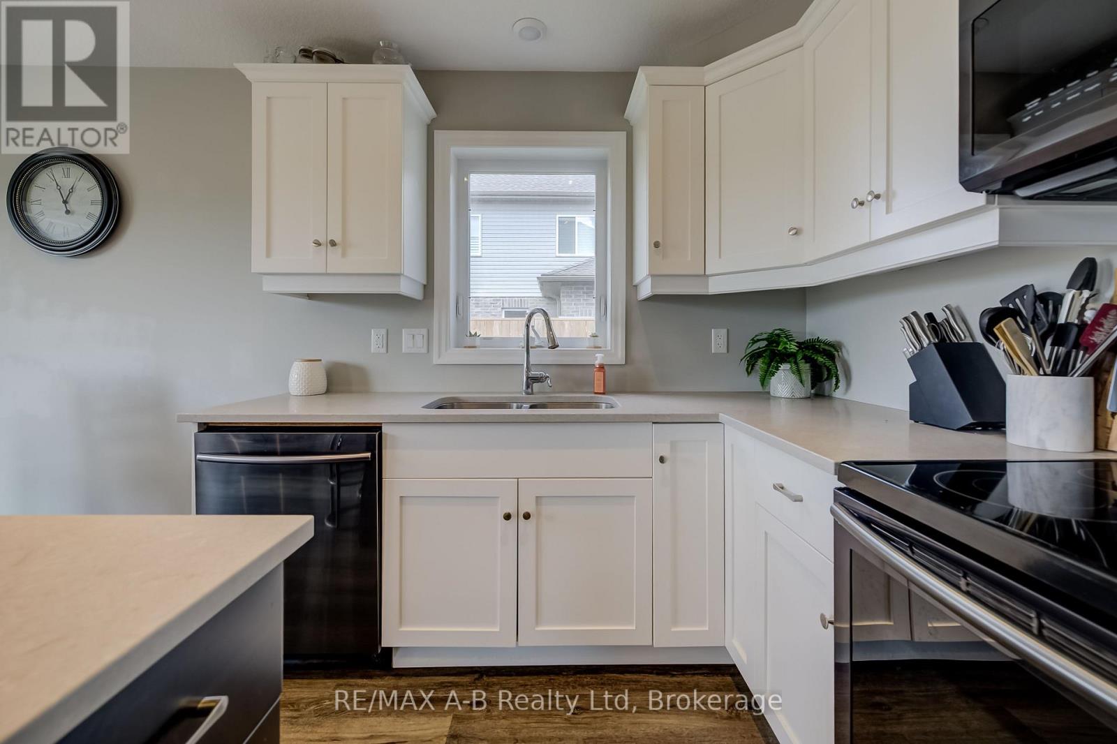 122 HALLIDAY DRIVE - 13
