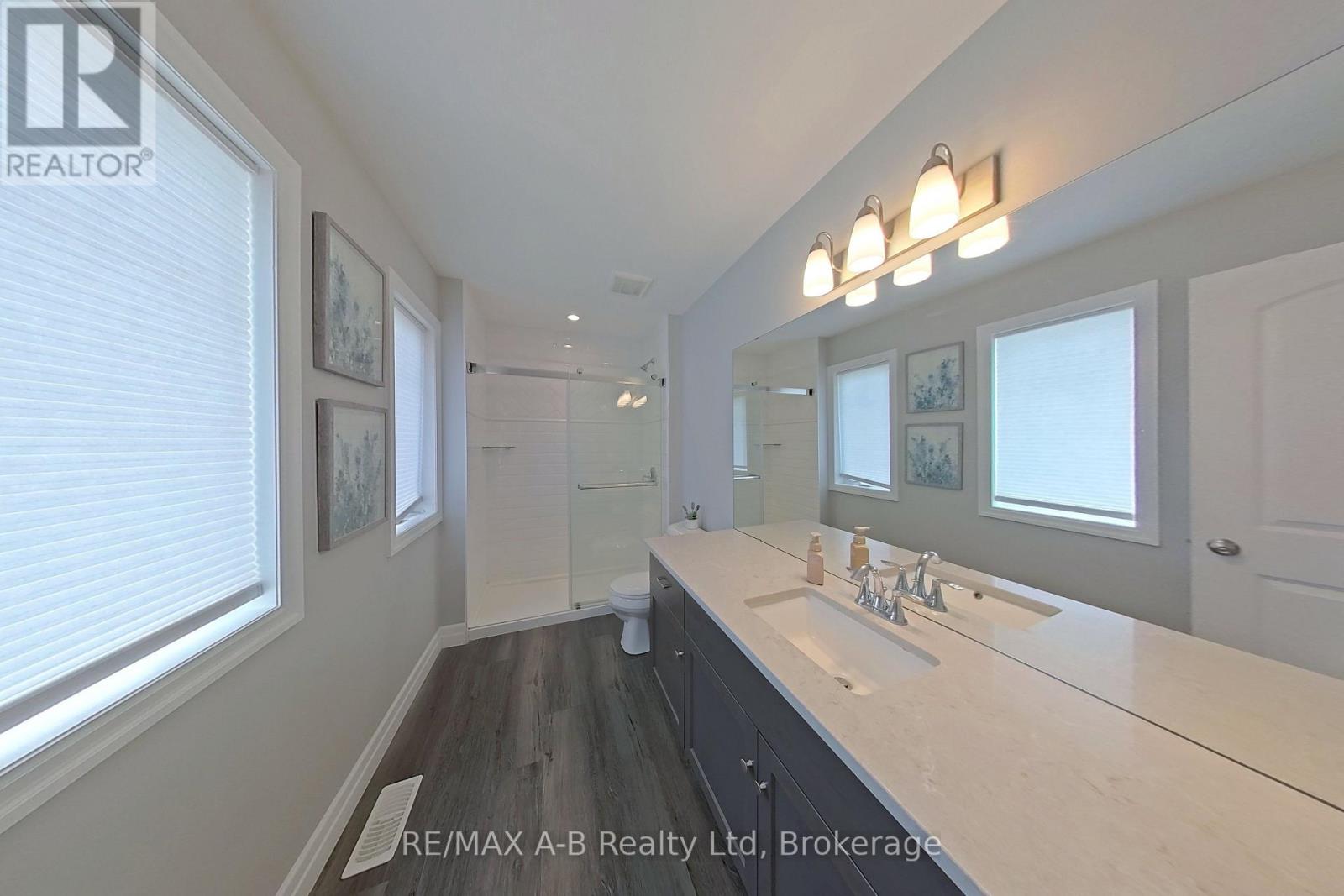 122 HALLIDAY DRIVE - 23